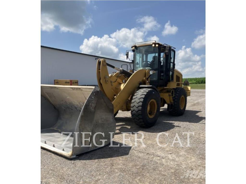 CAT 938M Kolové nakladače