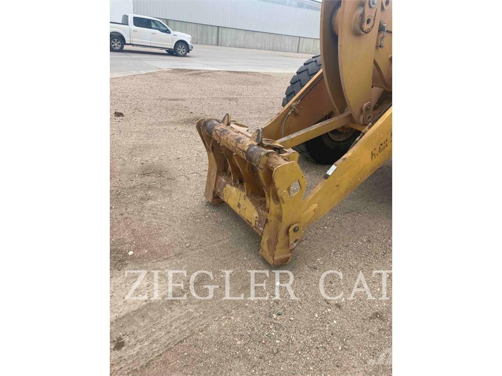CAT 938M Kolové nakladače