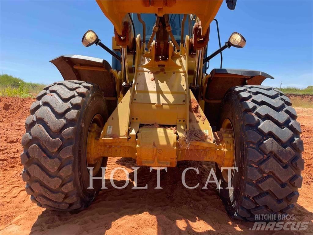 CAT 938M Kolové nakladače