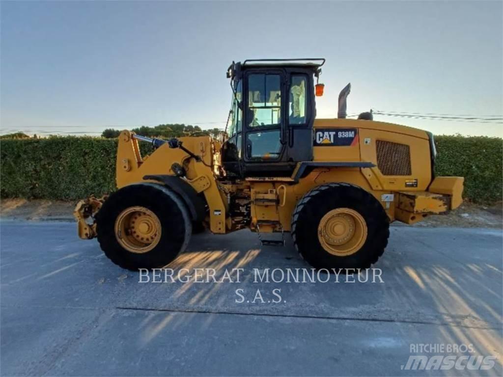 CAT 938M Kolové nakladače