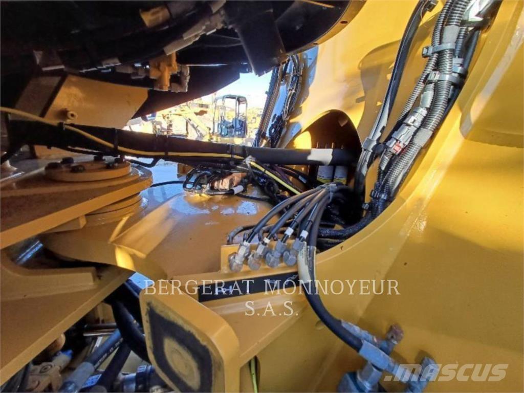 CAT 938M Kolové nakladače