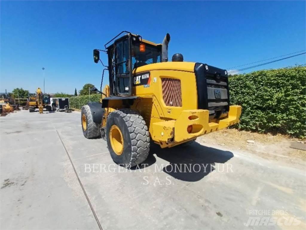 CAT 938M Kolové nakladače