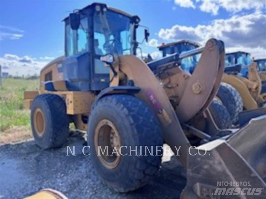 CAT 938M Kolové nakladače