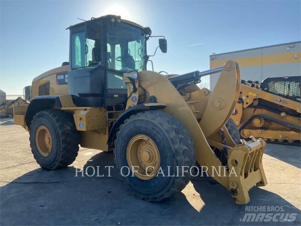 CAT 938M Kolové nakladače