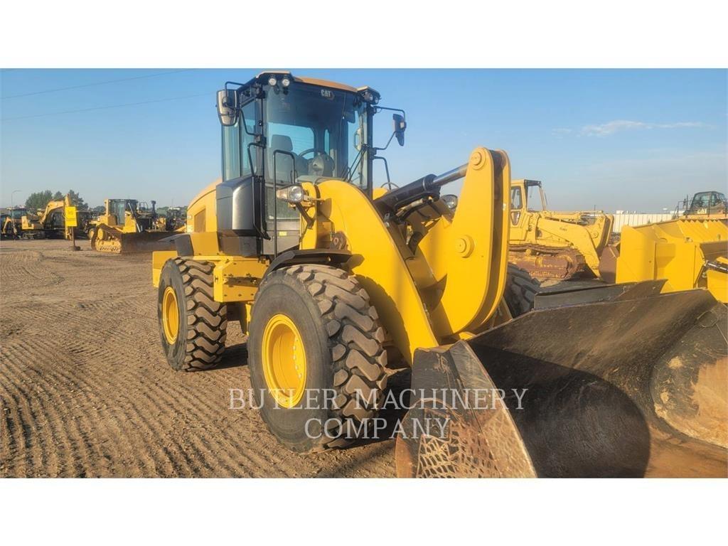 CAT 938M Kolové nakladače