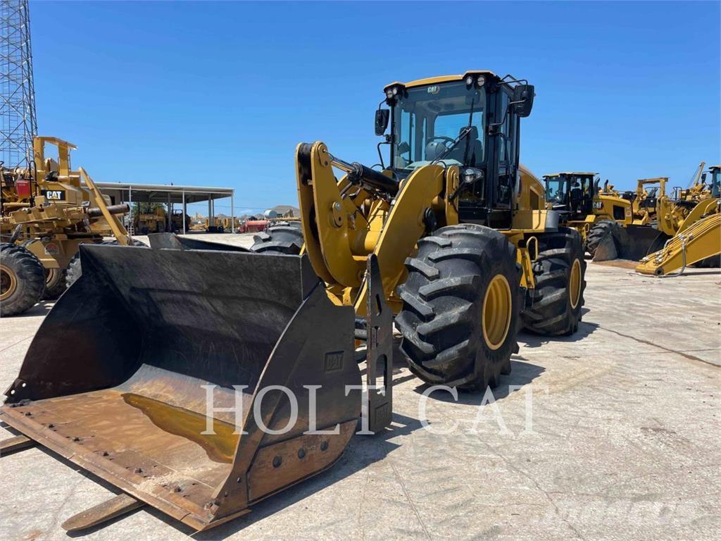 CAT 938M Kolové nakladače