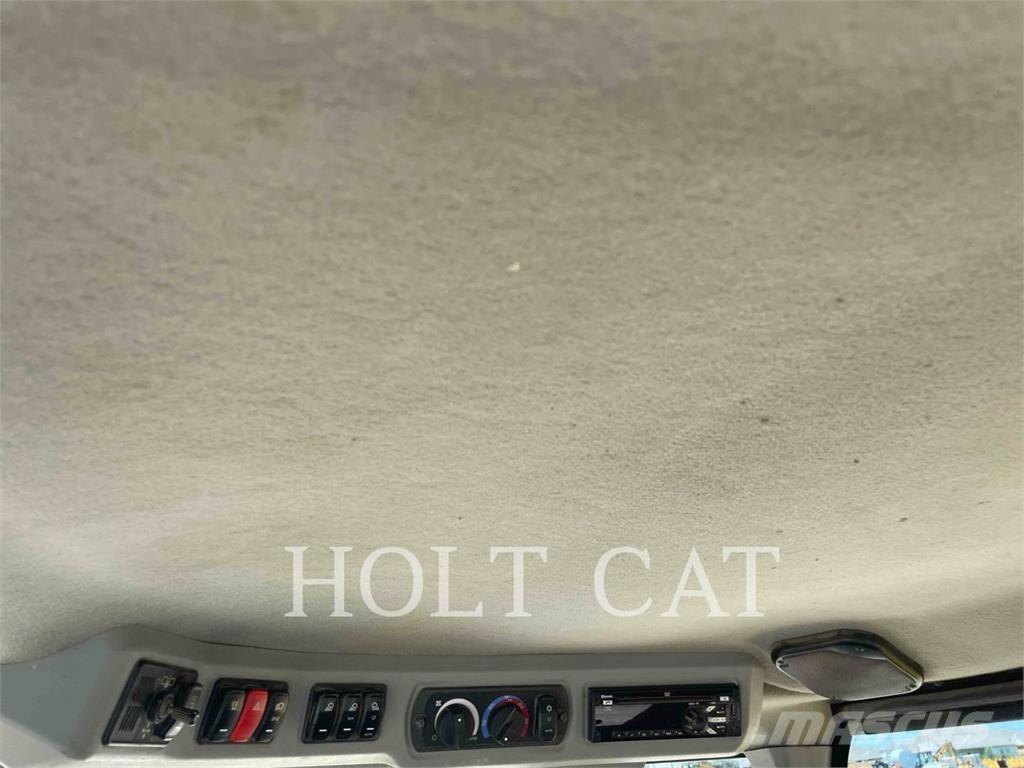 CAT 938M Kolové nakladače