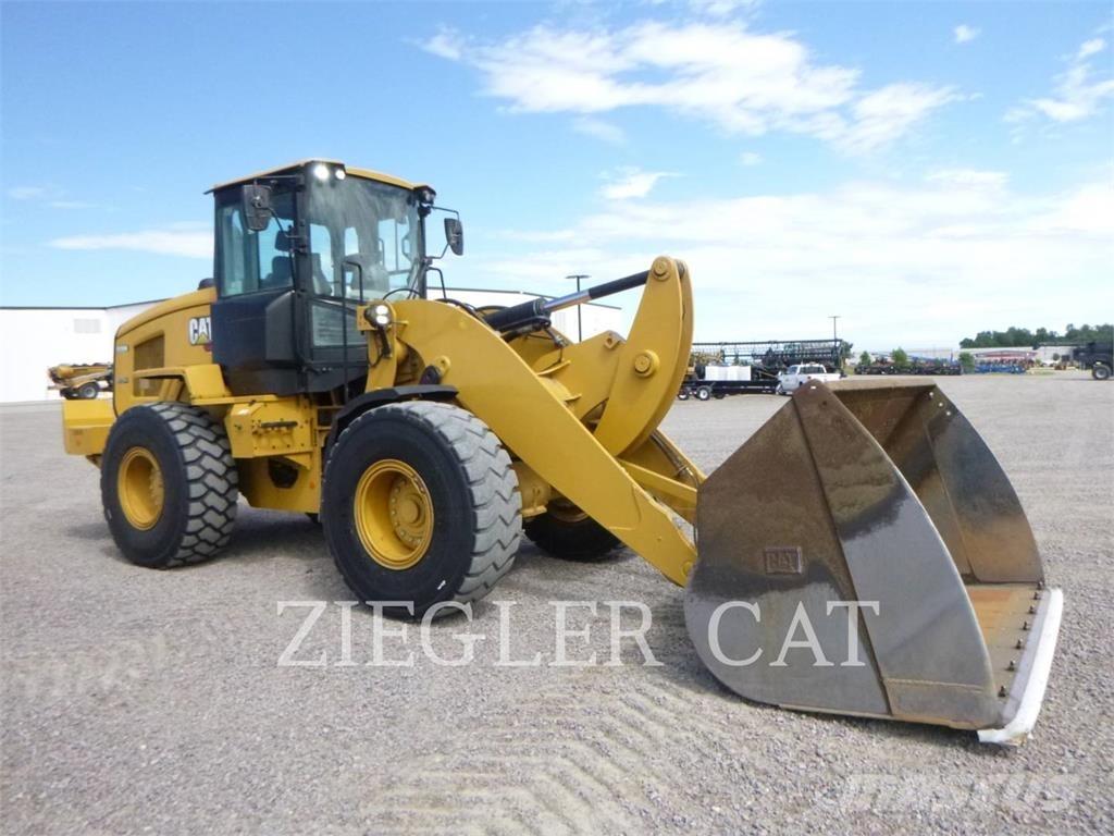 CAT 938M Kolové nakladače