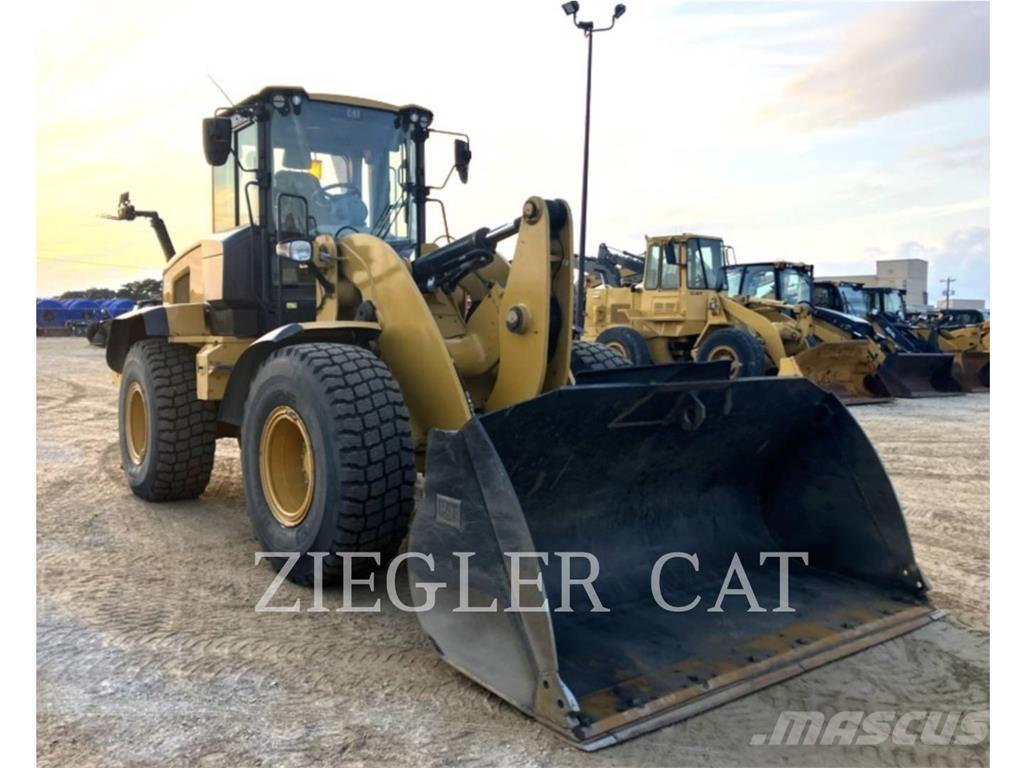 CAT 938M Kolové nakladače