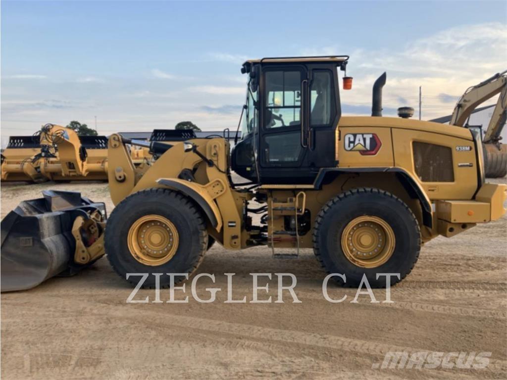 CAT 938M Kolové nakladače