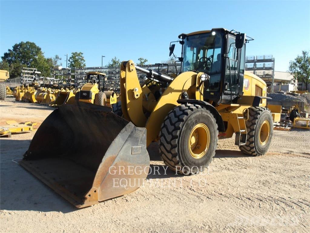 CAT 938M Kolové nakladače