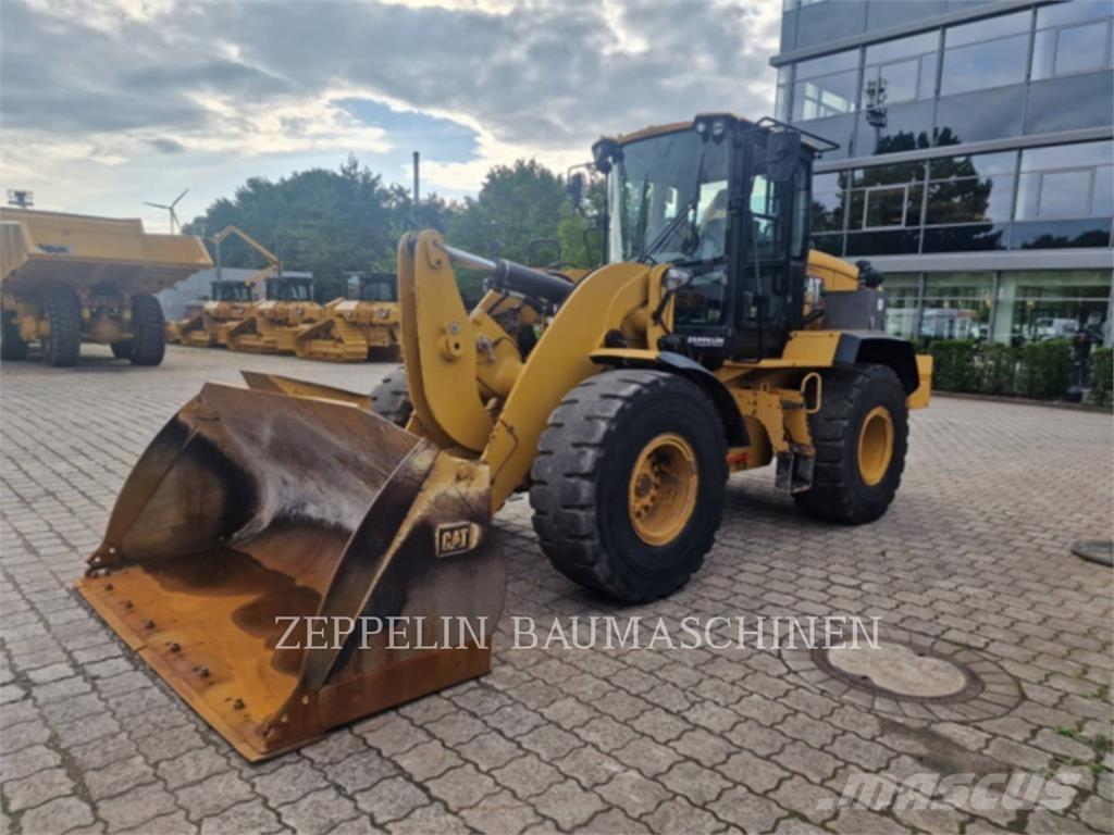 CAT 938M Kolové nakladače