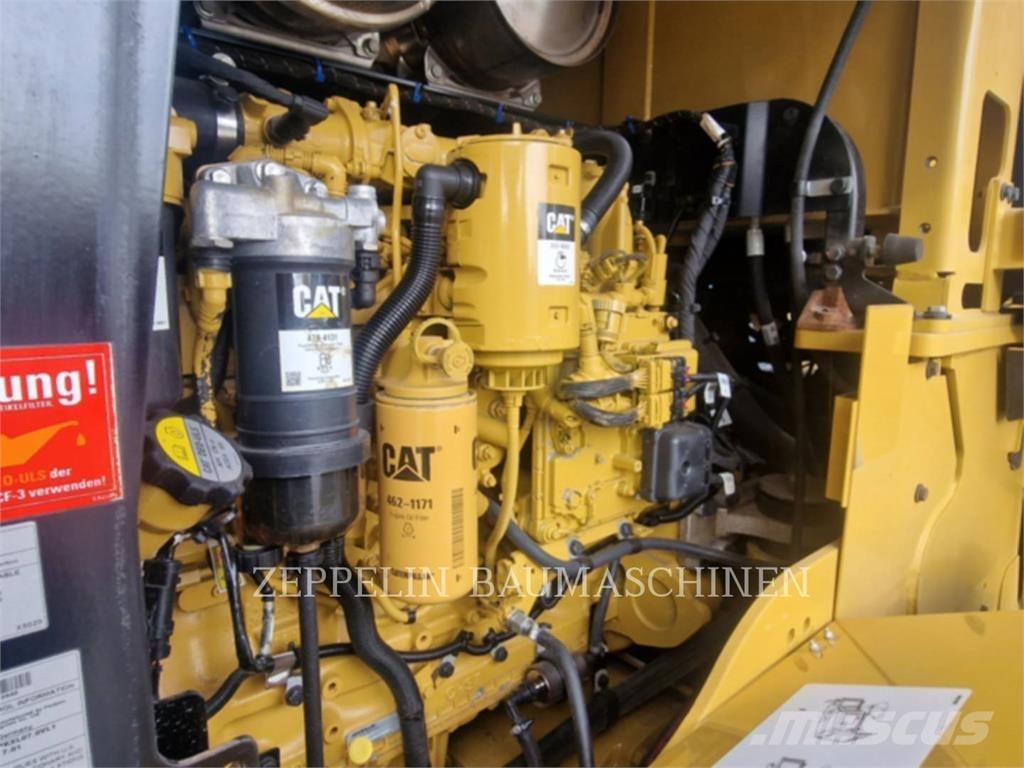 CAT 938M Kolové nakladače