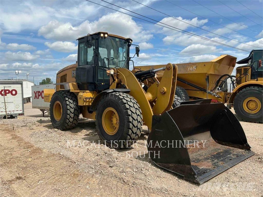 CAT 938M Kolové nakladače