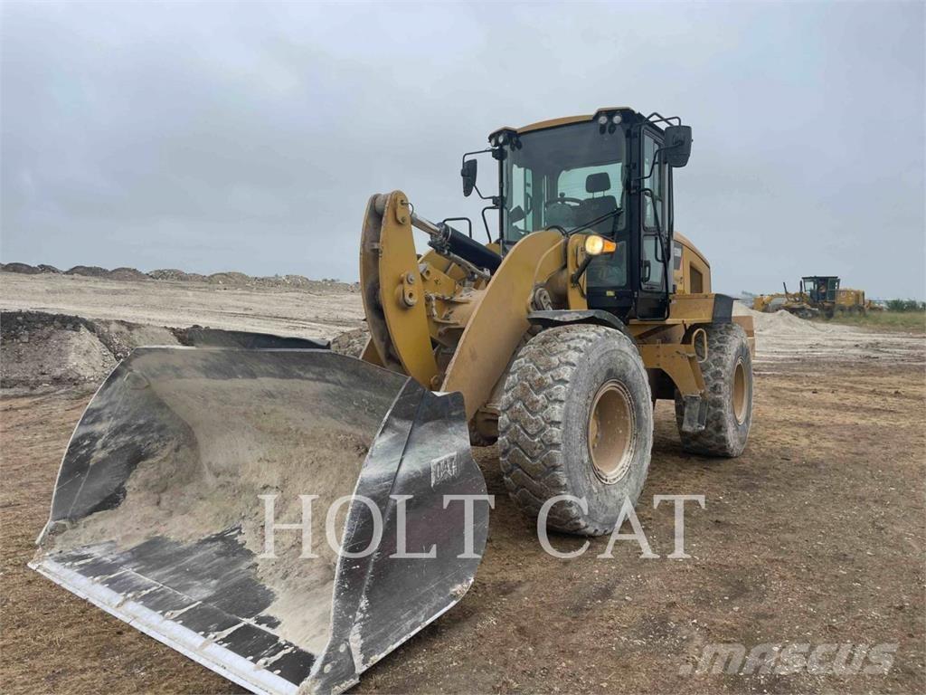 CAT 938M Kolové nakladače