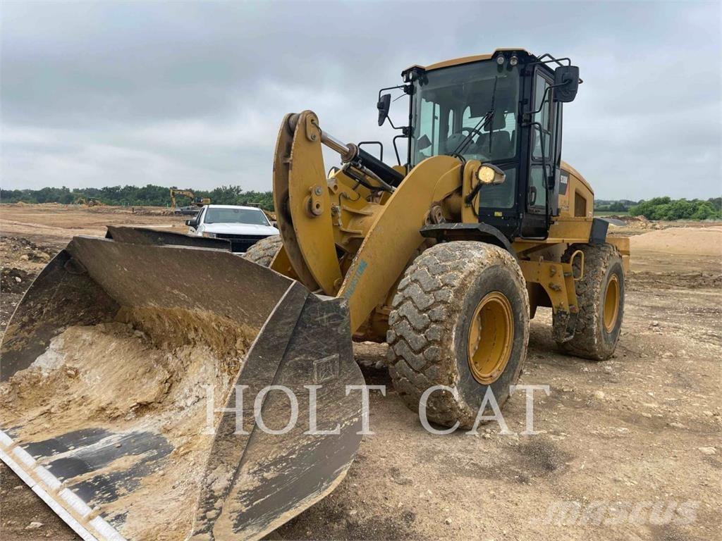 CAT 938M Kolové nakladače