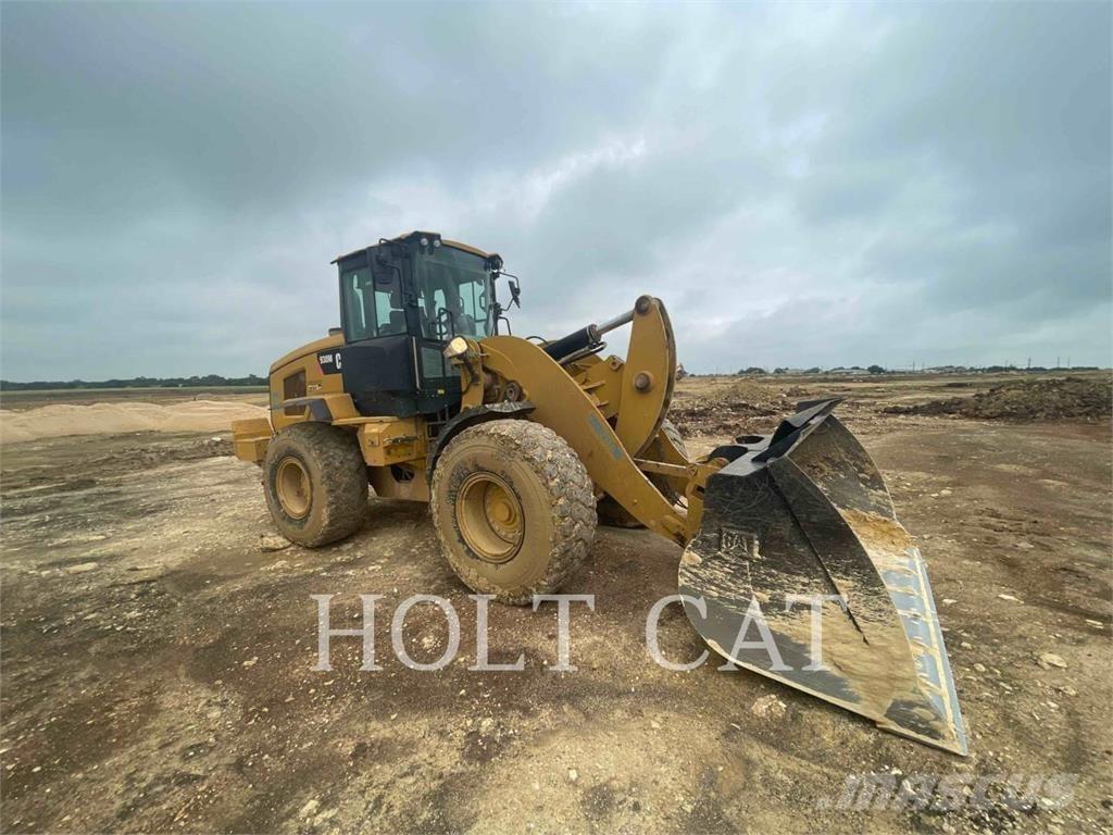 CAT 938M Kolové nakladače
