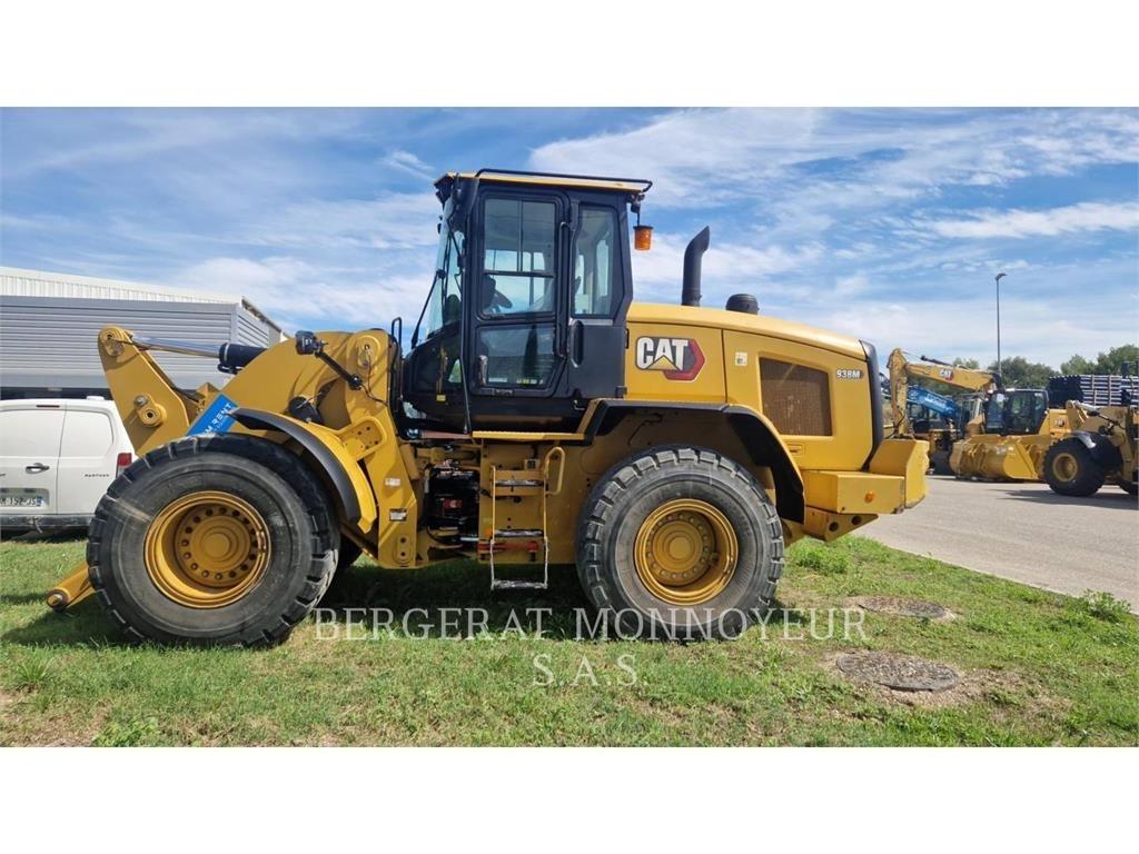 CAT 938M Kolové nakladače