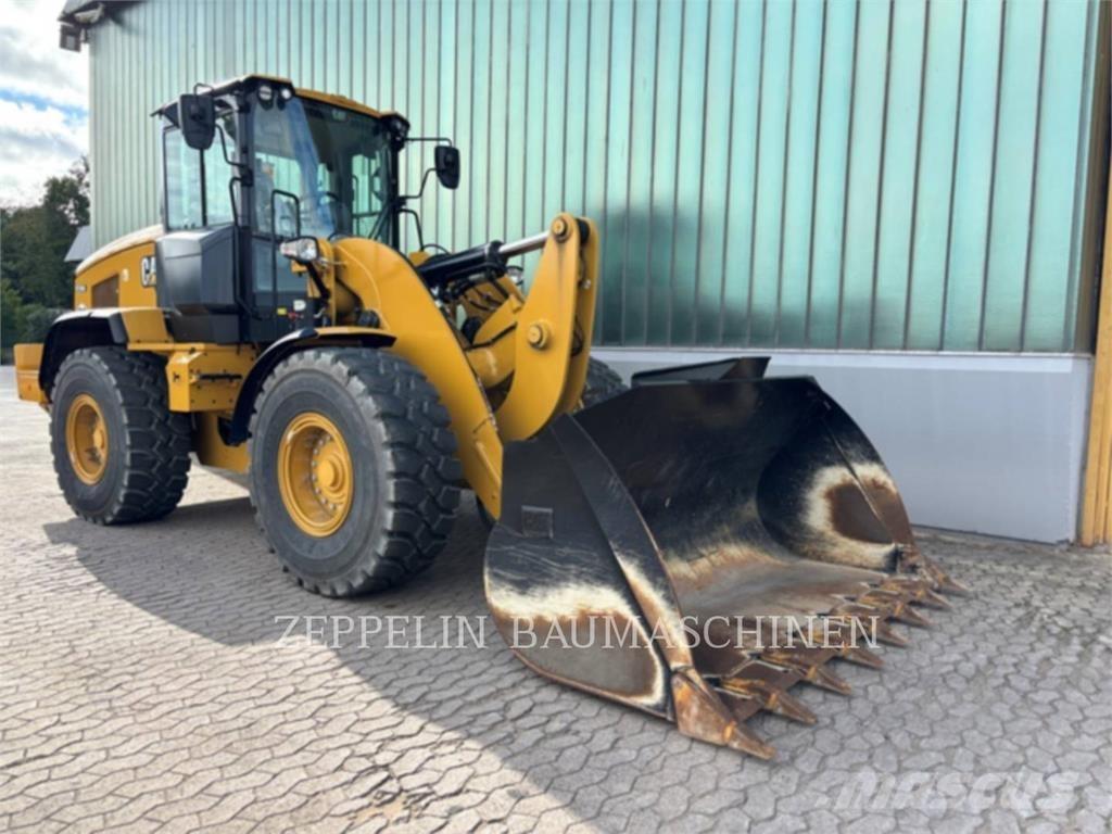 CAT 938M Kolové nakladače