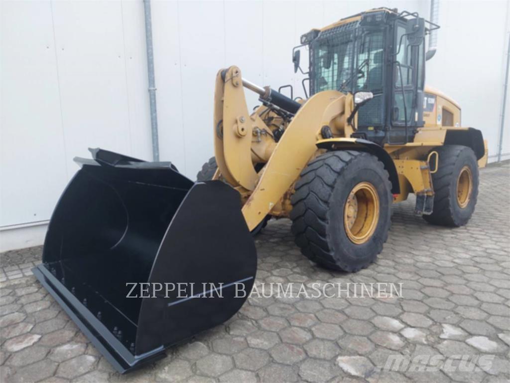 CAT 938M Kolové nakladače