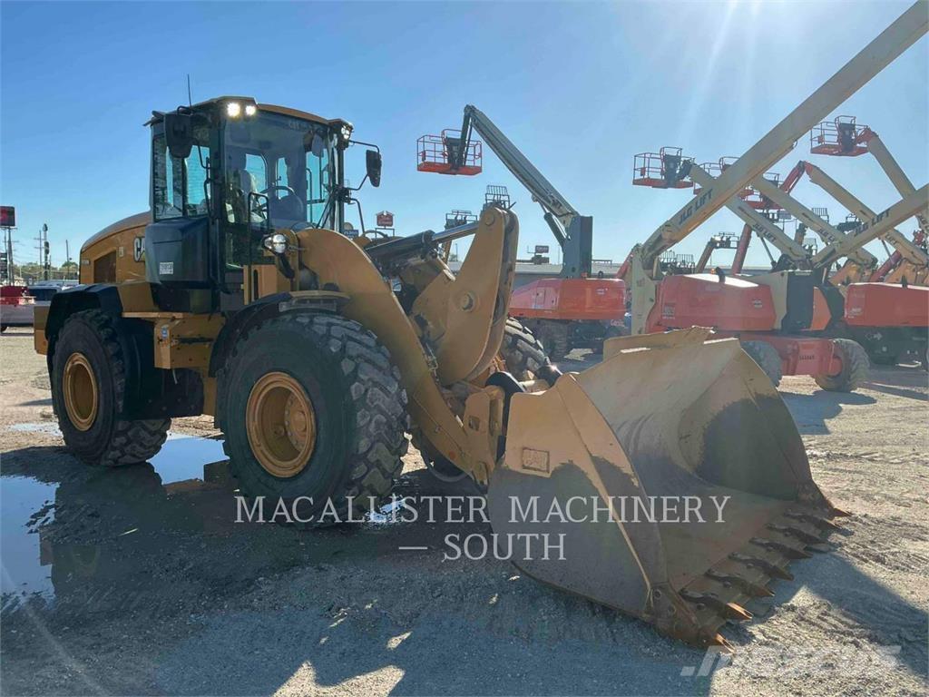 CAT 938M Kolové nakladače