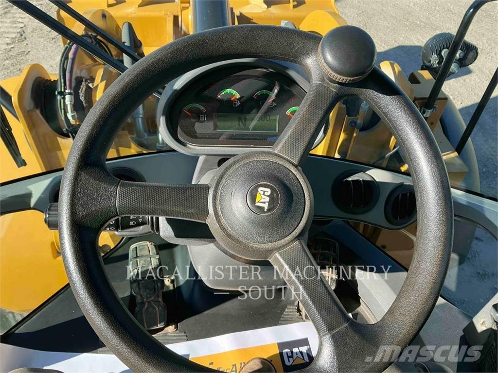 CAT 938M Kolové nakladače