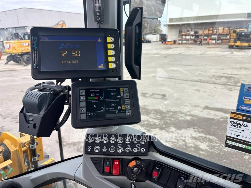 CAT 938M Kolové nakladače