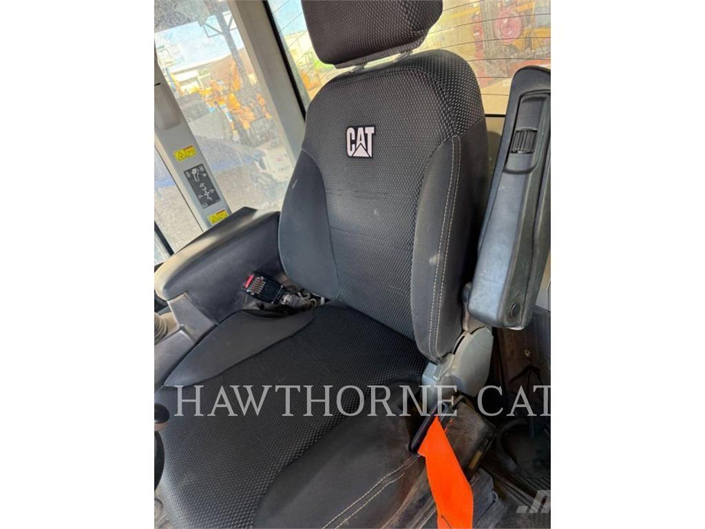 CAT 938M Kolové nakladače