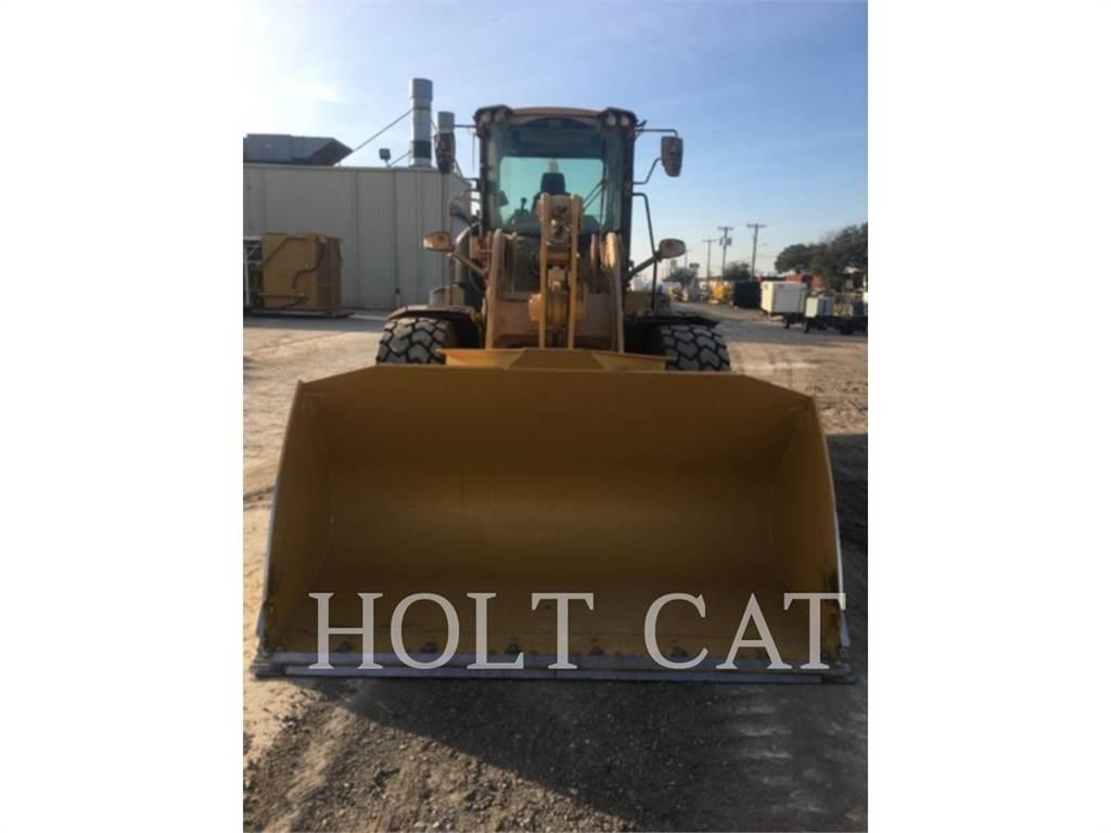 CAT 938M Kolové nakladače