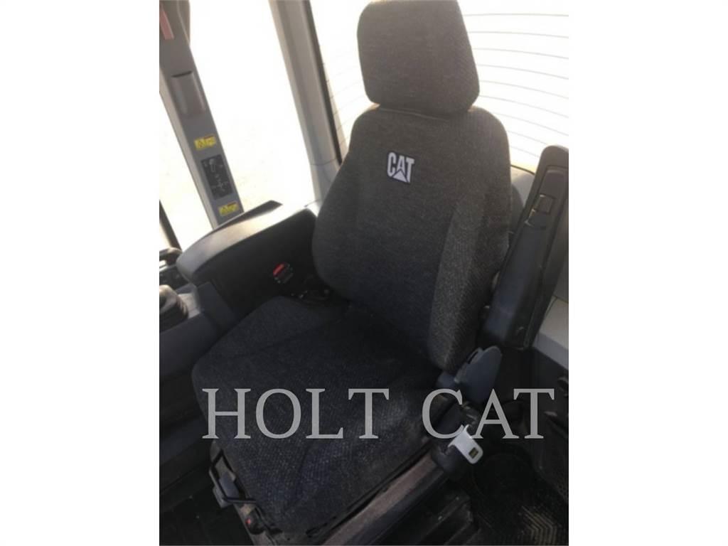 CAT 938M Kolové nakladače