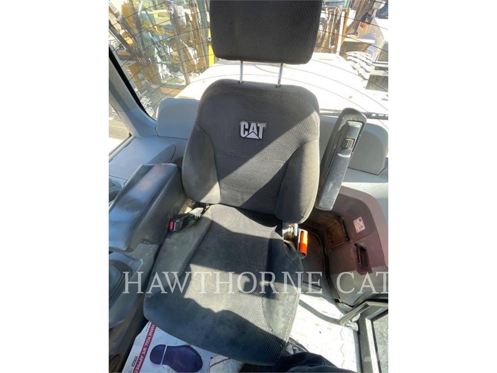 CAT 938M Kolové nakladače