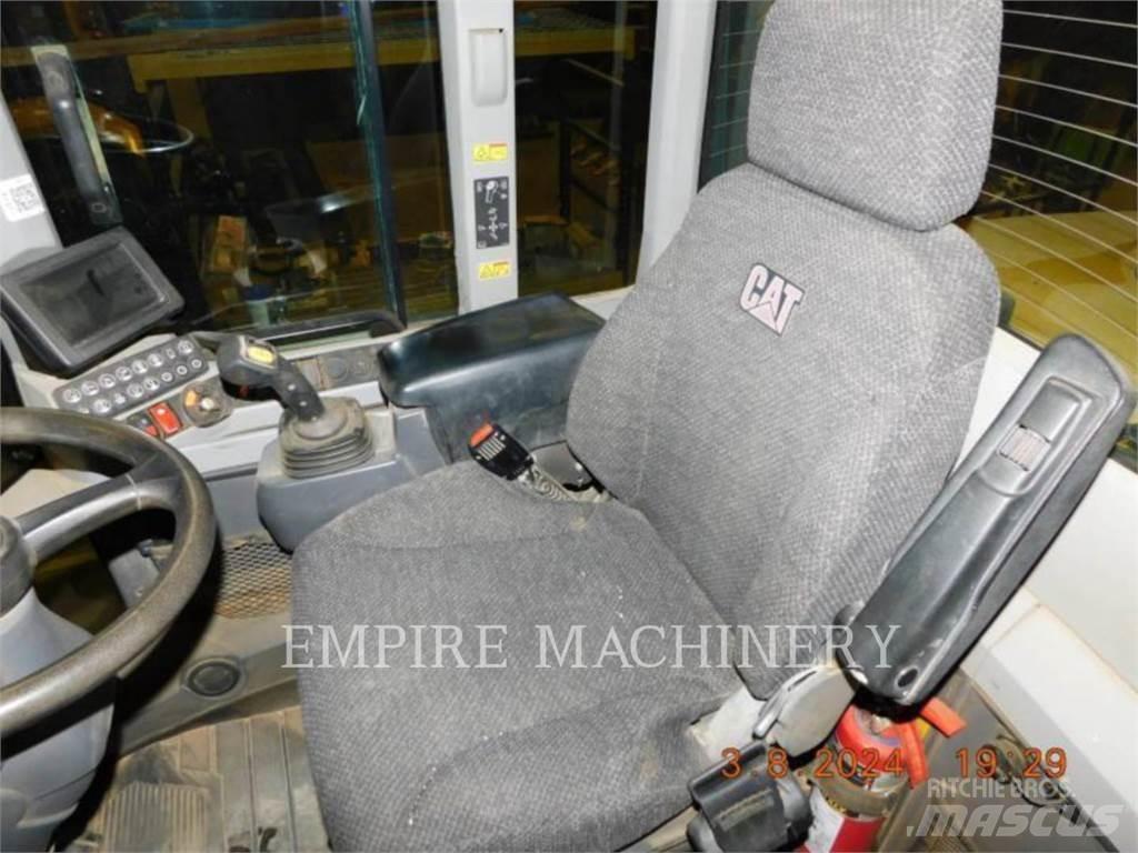 CAT 938M FC Kolové nakladače