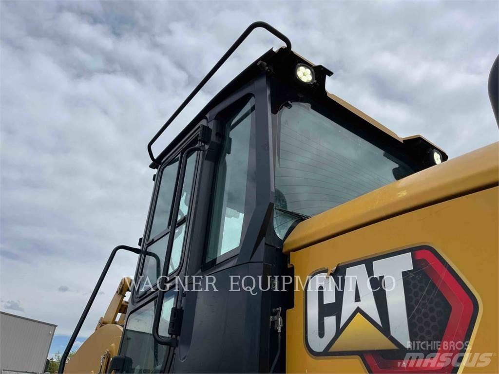CAT 938M HL Kolové nakladače