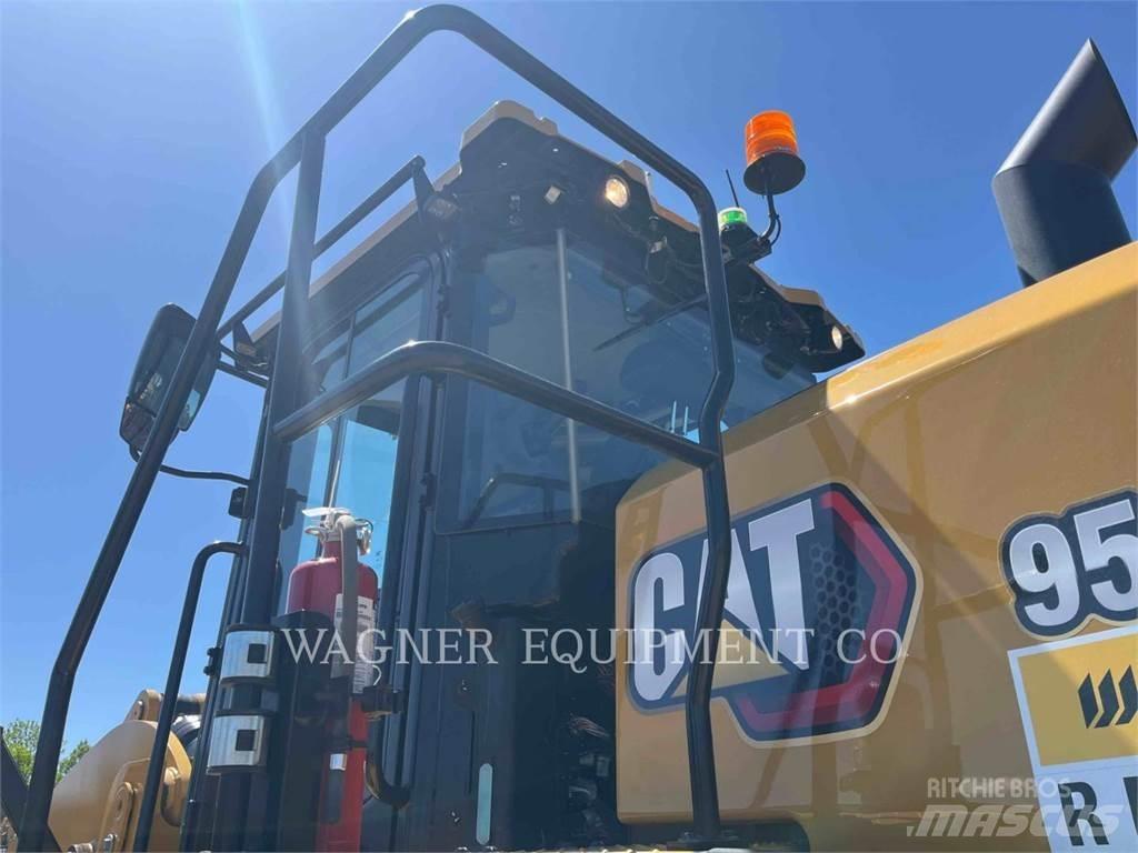 CAT 950 Kolové nakladače