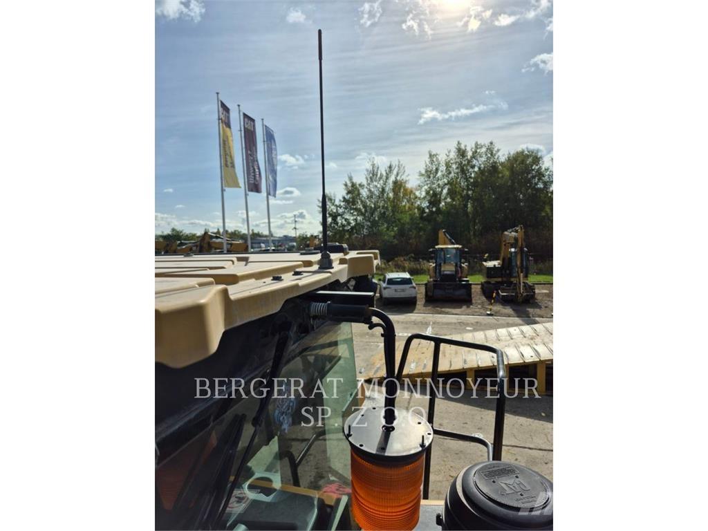 CAT 950 Kolové nakladače