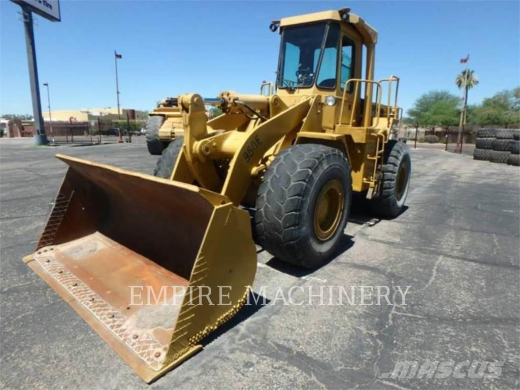 CAT 950E Kolové nakladače