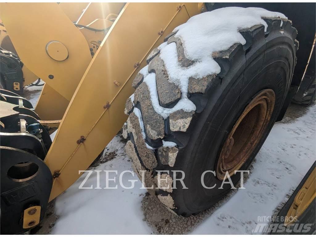 CAT 950M Kolové nakladače