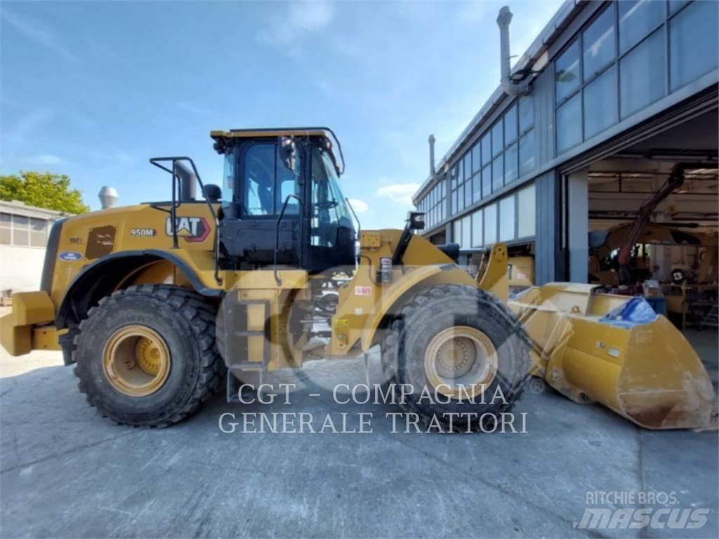 CAT 950M Kolové nakladače