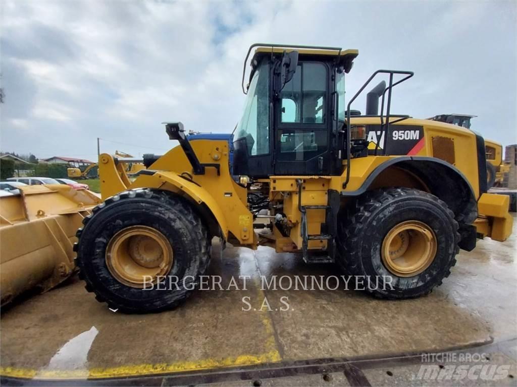CAT 950M Kolové nakladače