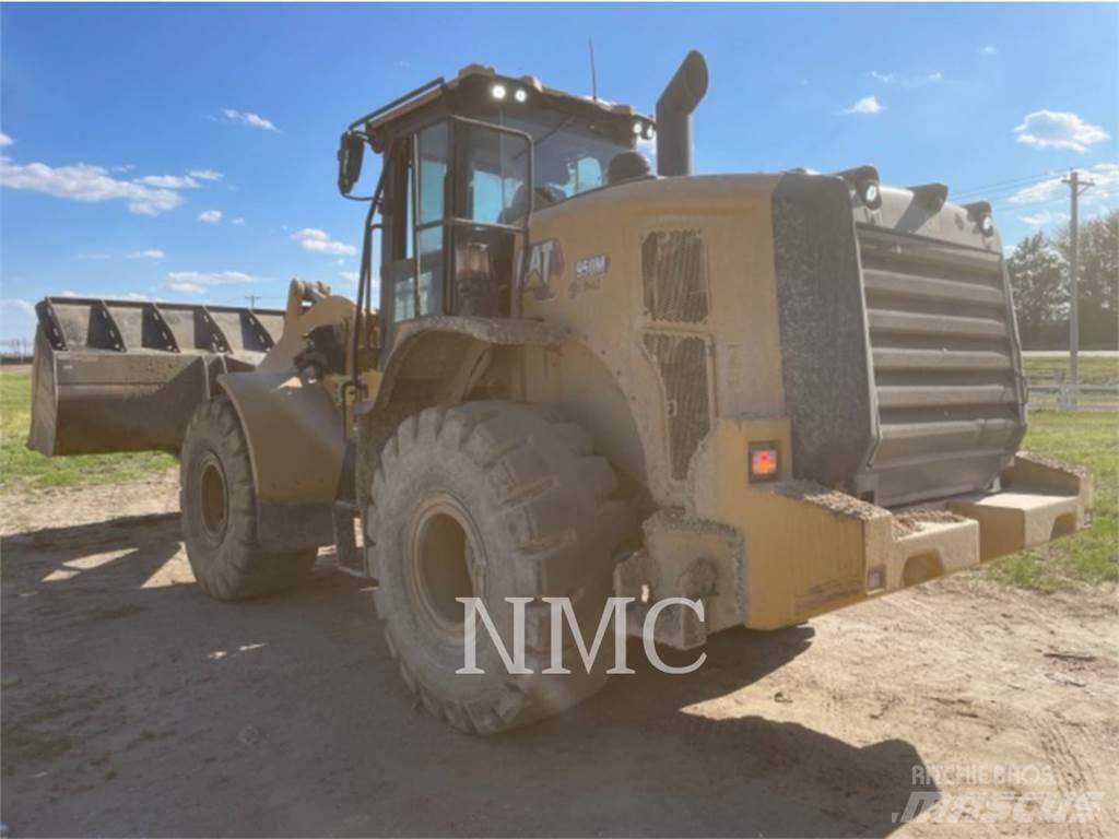 CAT 950M Kolové nakladače
