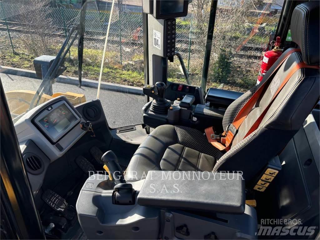 CAT 950M Kolové nakladače