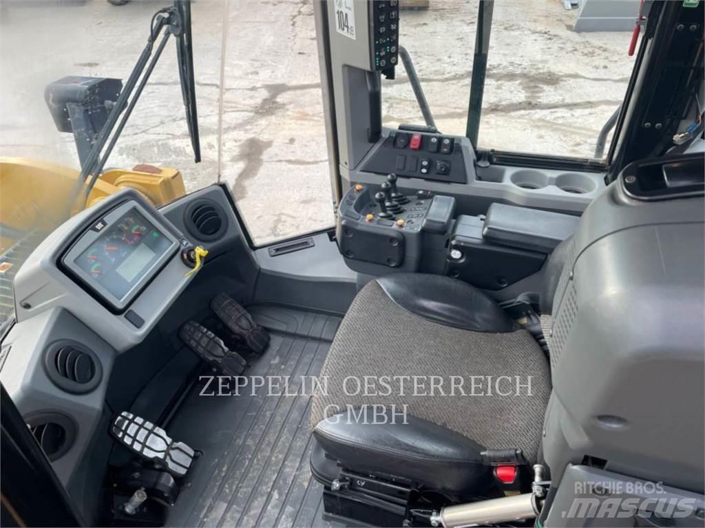 CAT 950M Kolové nakladače