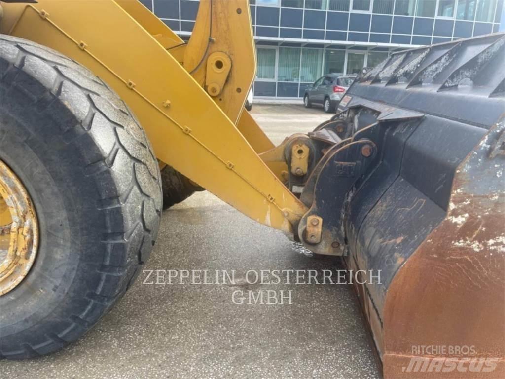 CAT 950M Kolové nakladače