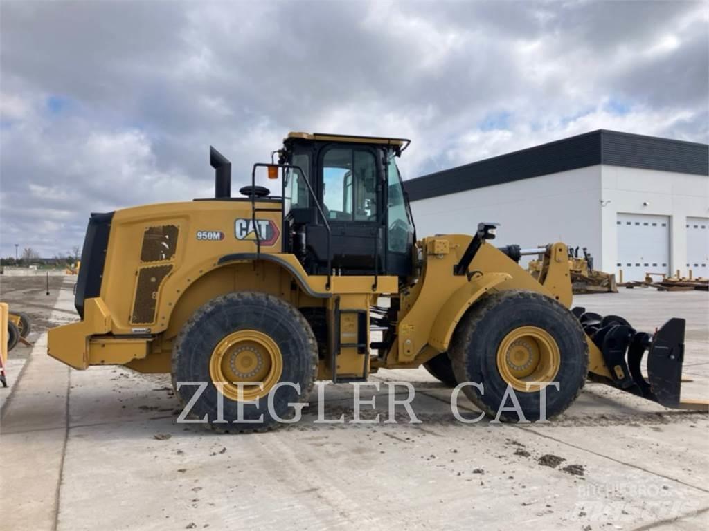 CAT 950M Kolové nakladače