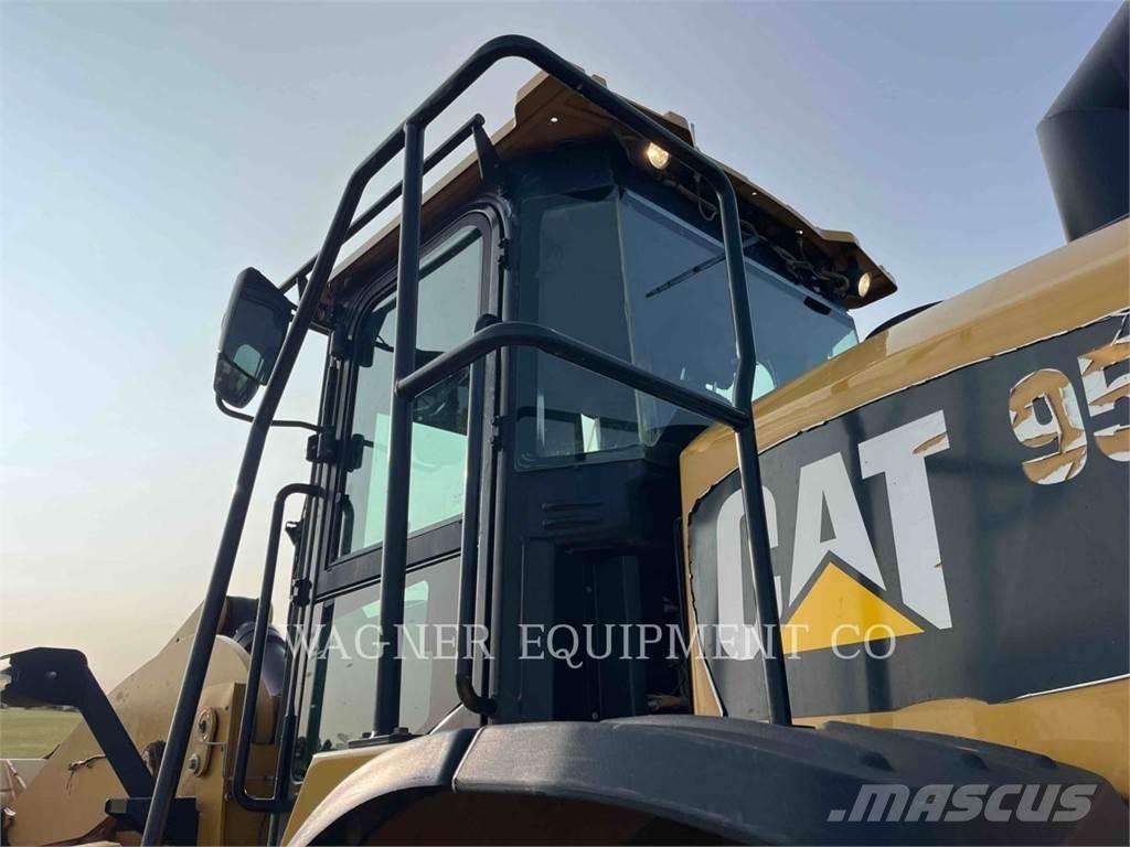 CAT 950M Kolové nakladače