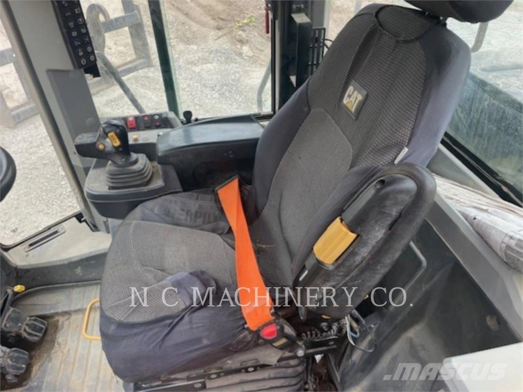 CAT 950M Kolové nakladače