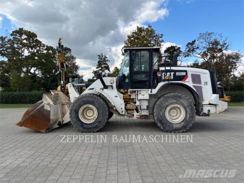 CAT 950M Kolové nakladače