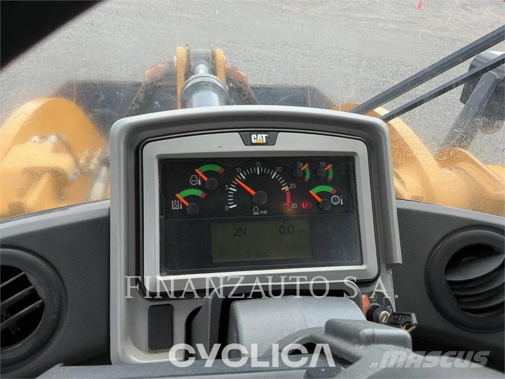 CAT 950M Kolové nakladače