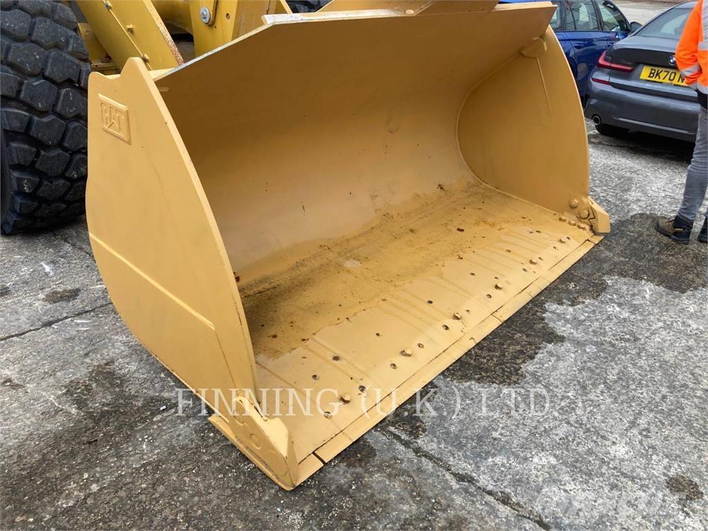 CAT 950M Kolové nakladače