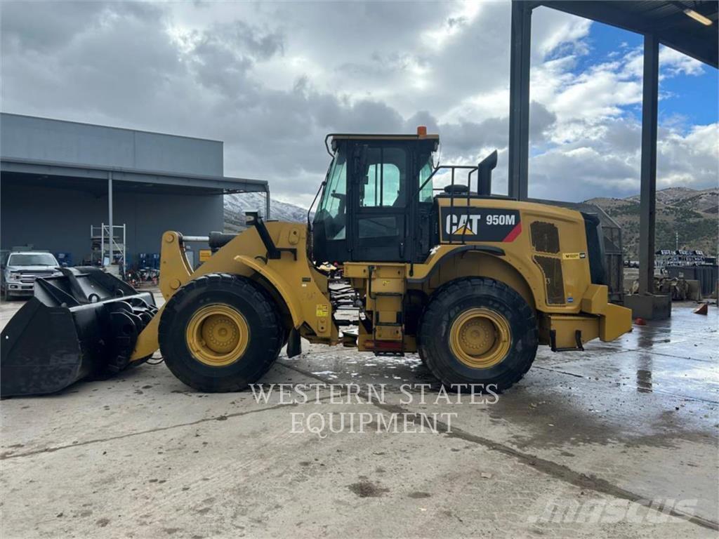 CAT 950M Kolové nakladače